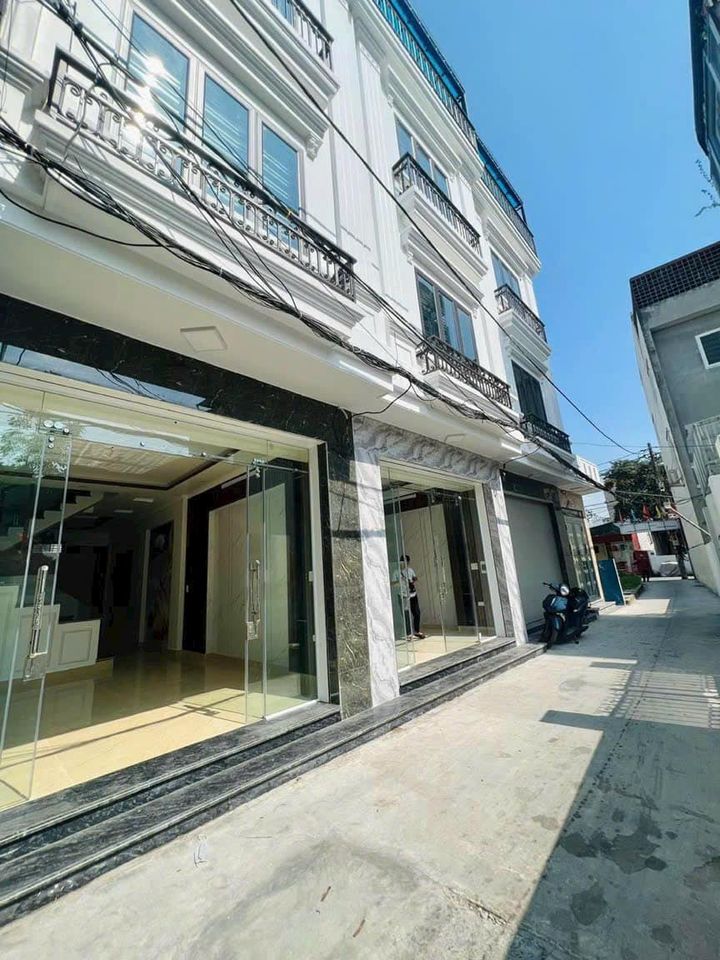 Nhà đẹp xây mới 4 tầng tại trung tâm phố Hồ Sen, ô tô 7 chỗ đỗ cửa